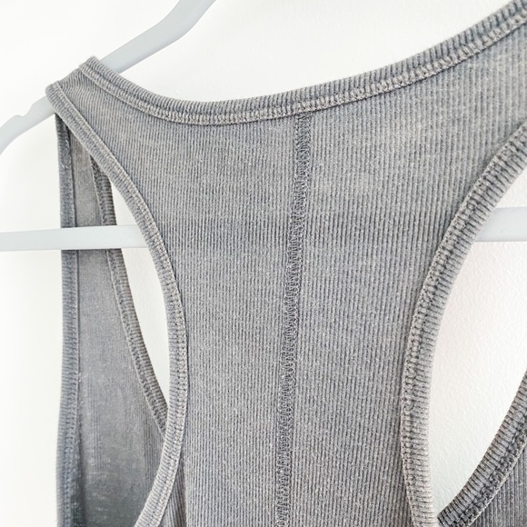 Universal Thred Gray Tank - Picture 3 of 5